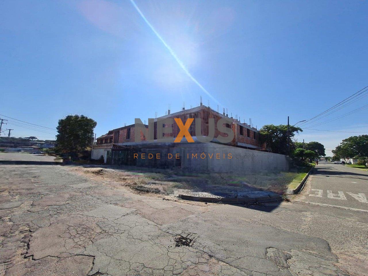 Sobrado em Condomínio com 03 suites no Bairro Uberaba com 17...