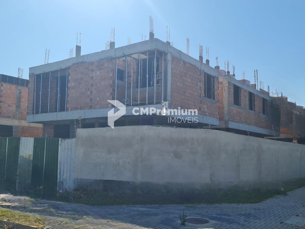 Sobrado em Condomínio com 03 suites  no Bairro Uberaba  com 17...