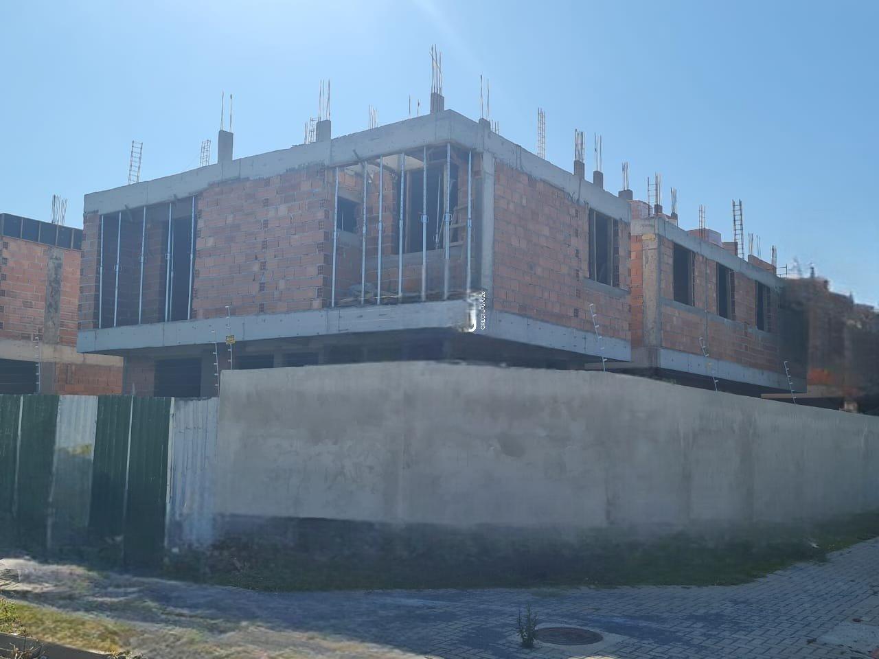 Sobrado em Condomínio com 03 suites  no Bairro Uberaba  com 17...