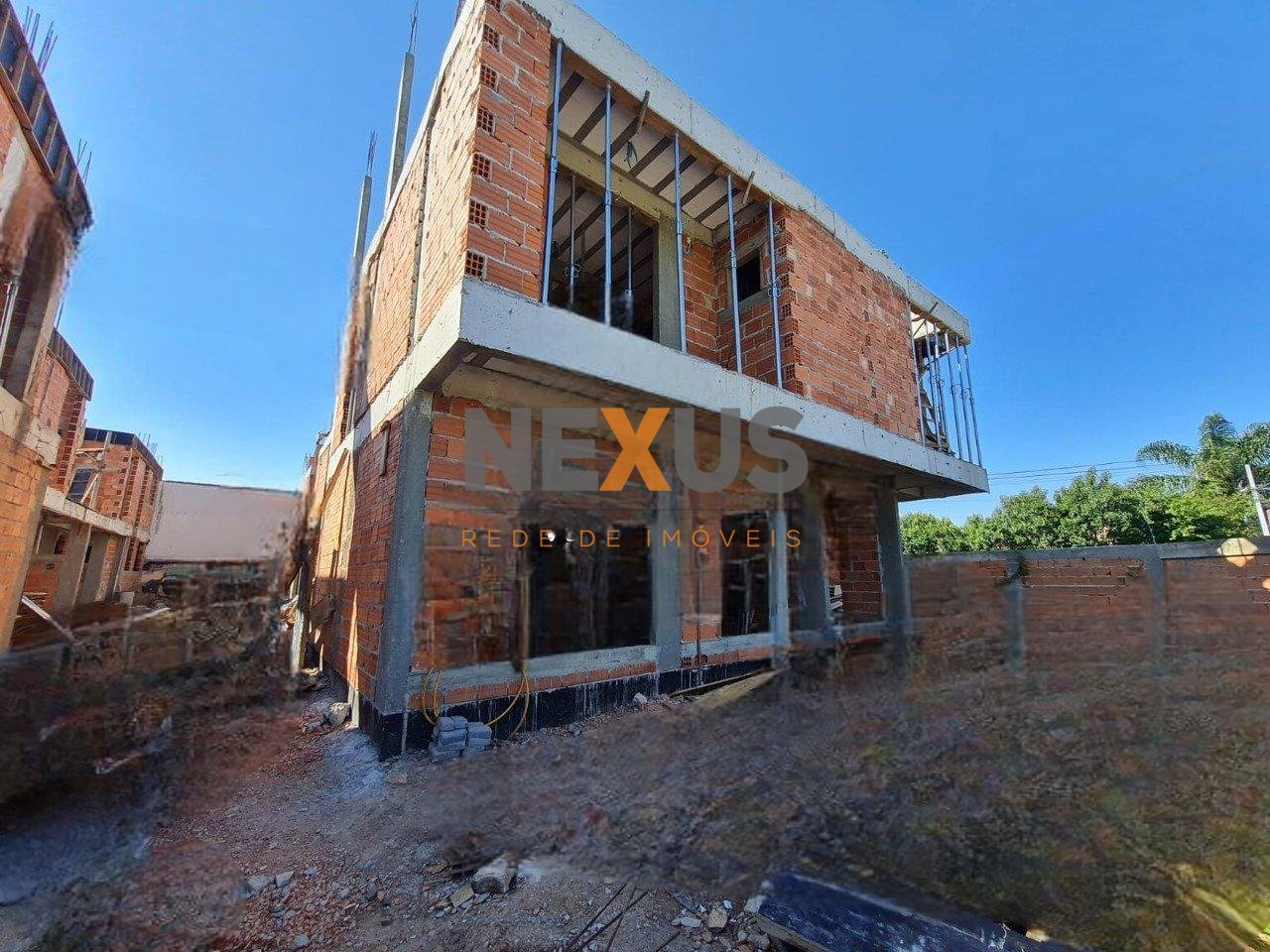 Sobrado em Condomínio com 03 suites no Bairro Uberaba com 17...