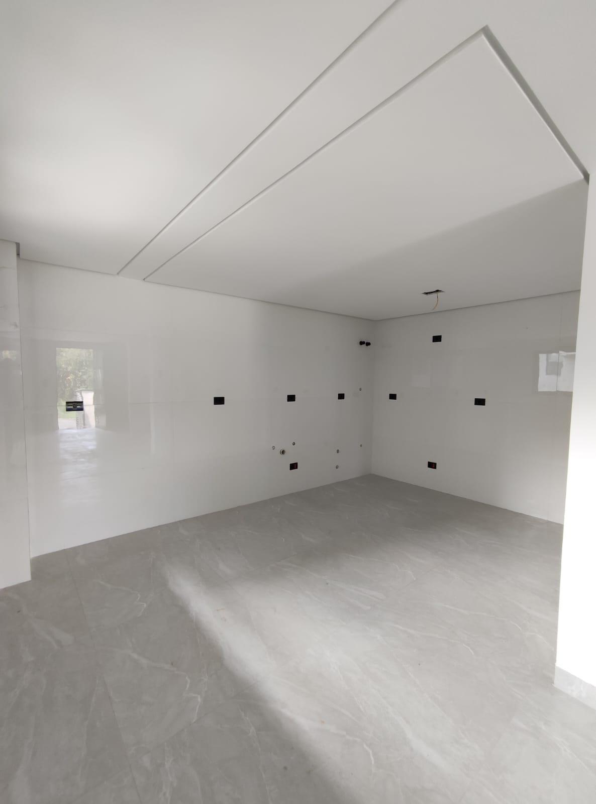 Sobrado à venda, Boa Vista de frente para rua, CURITIBA - PR