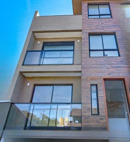 Sobrado Triplex em Condomínio  no Bairro Tingui com 268m .