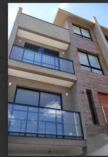 Sobrado Triplex em Condomínio  no Bairro Tingui com 268m .