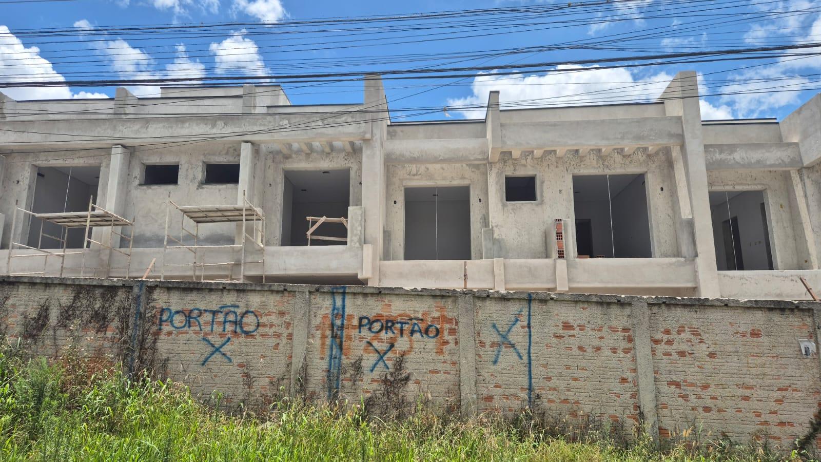 Sobrado de frente para rua com 3 Quartos Santa Felicidade 122m 