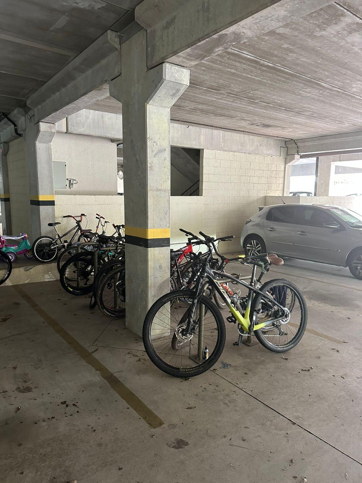 Apartamento à venda no bairro Santa Cândida, 2 quartos, garage...