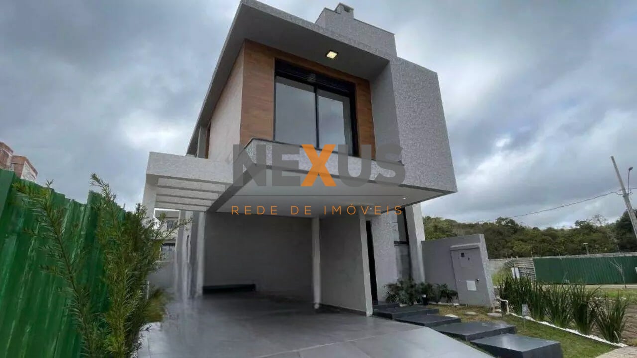 Sobrado com ático em condomínio clube - Santa Cândida