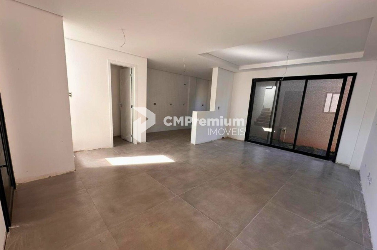 Sobrado | Santa Cândida não geminado a duas quadras da Fernand...