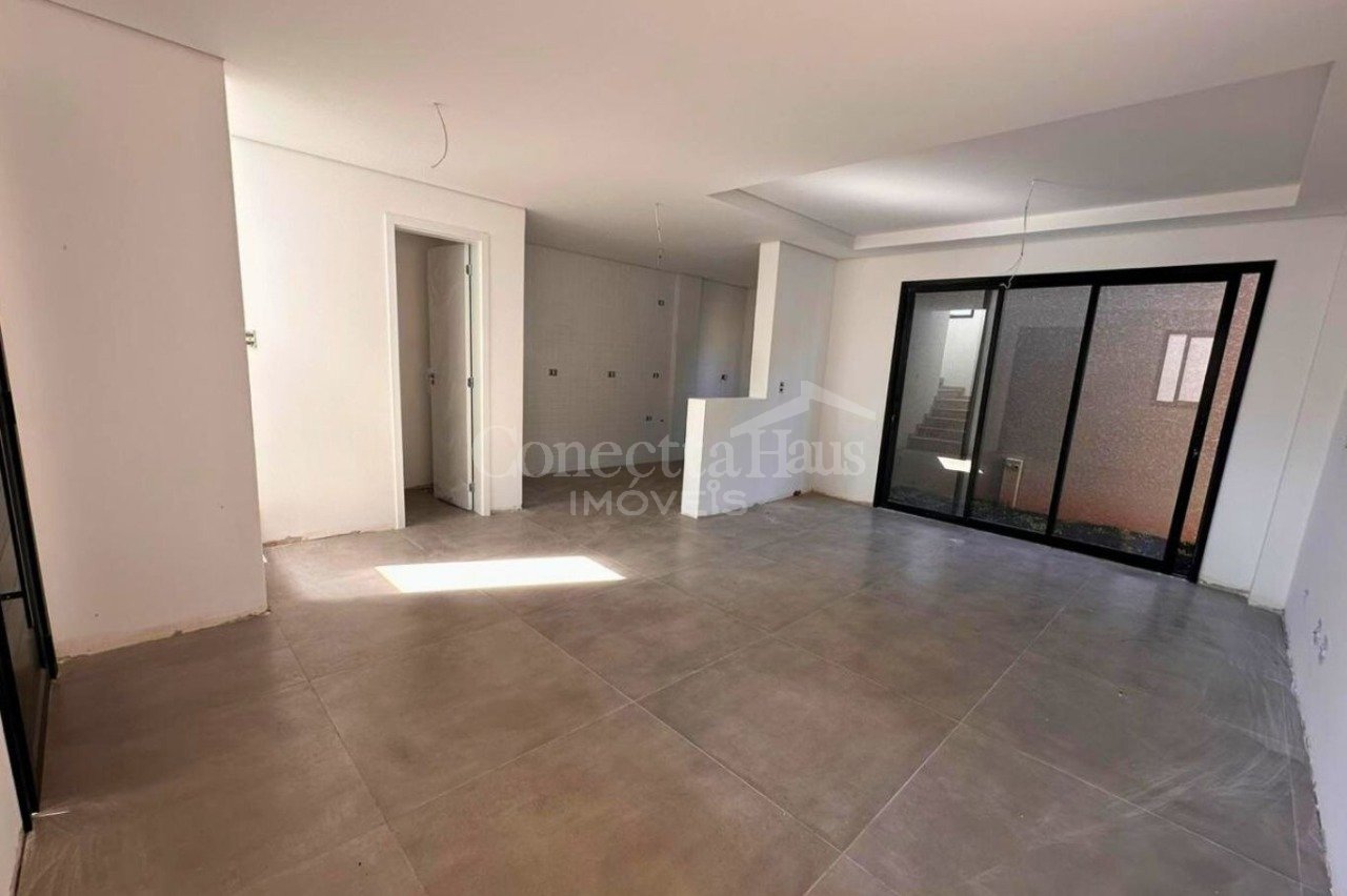 Sobrado | Santa Cândida não geminado a duas quadras da Fernand...