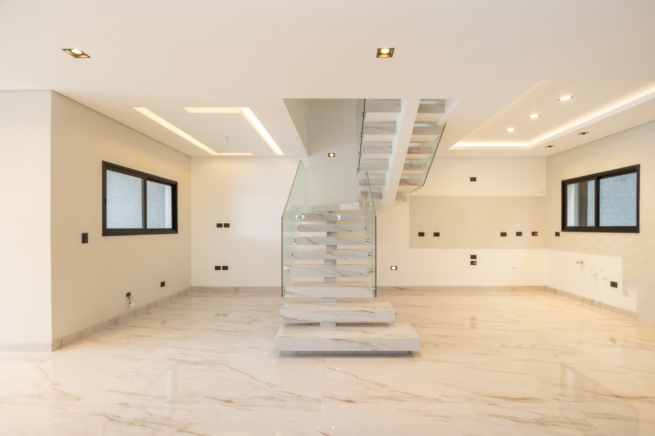 TRIPLEX ALTO PADRÃO - VISTA ALEGRE