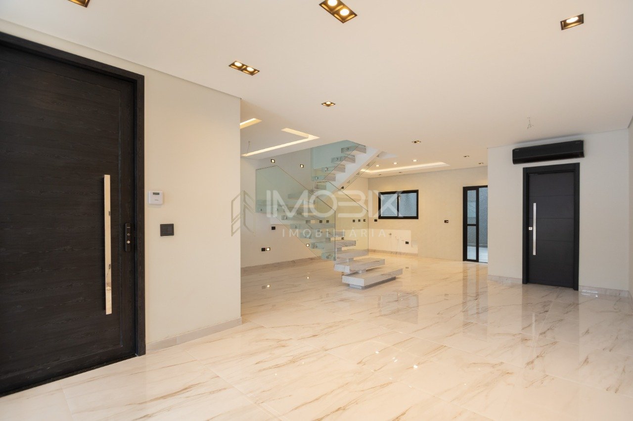 TRIPLEX ALTO PADRÃO - VISTA ALEGRE