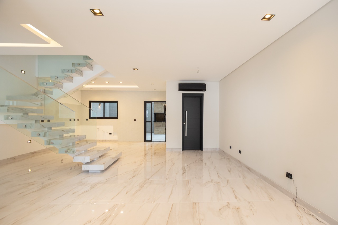 TRIPLEX ALTO PADRÃO - VISTA ALEGRE