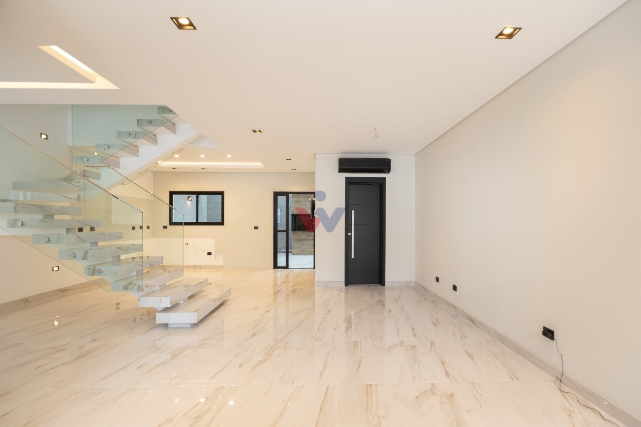 TRIPLEX ALTO PADRÃO - VISTA ALEGRE