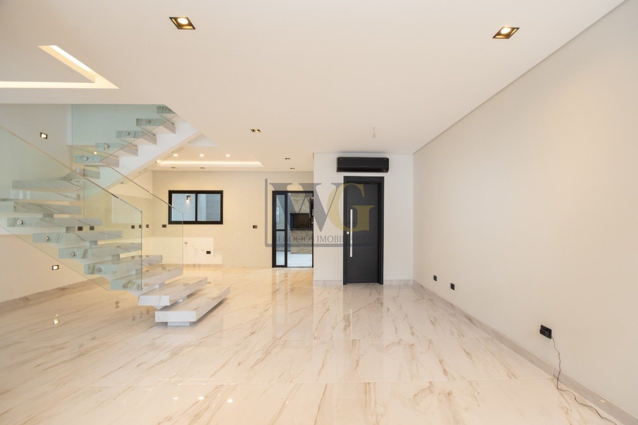 TRIPLEX ALTO PADRÃO - VISTA ALEGRE