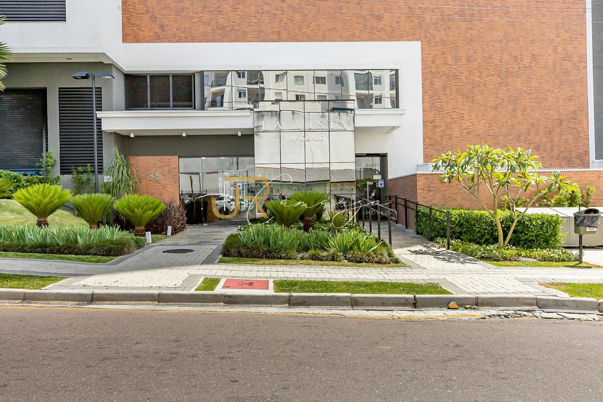 Apartamento 2 quartos semi-mobiliado à venda, por R  655.000,0...