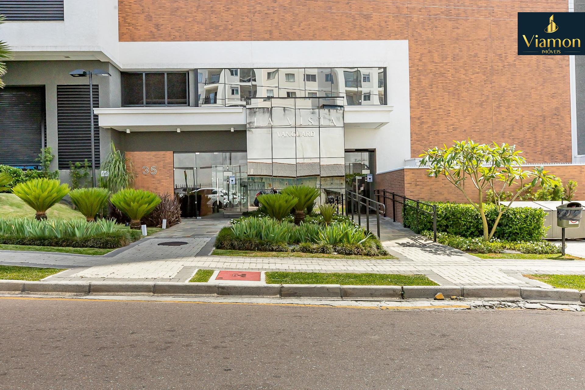 Apartamento 2 quartos semi-mobiliado à venda, por R  655.000,0...
