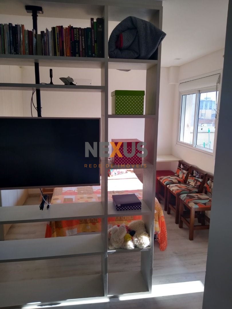 Apto Centro Prox UTFPR, andar lato, 01 qto, sacada churrasq.
