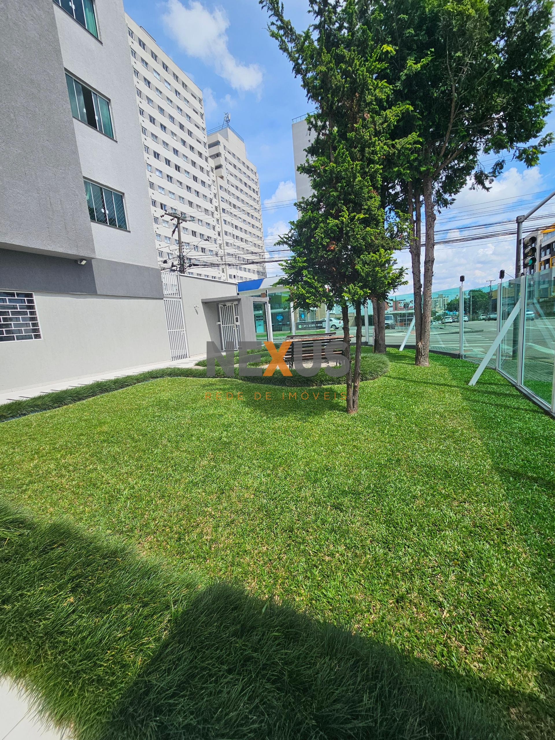 Apto SEMI-Mobiliado, 54 M2-13  andar, 02 qtos, 01 vaga livre, ...