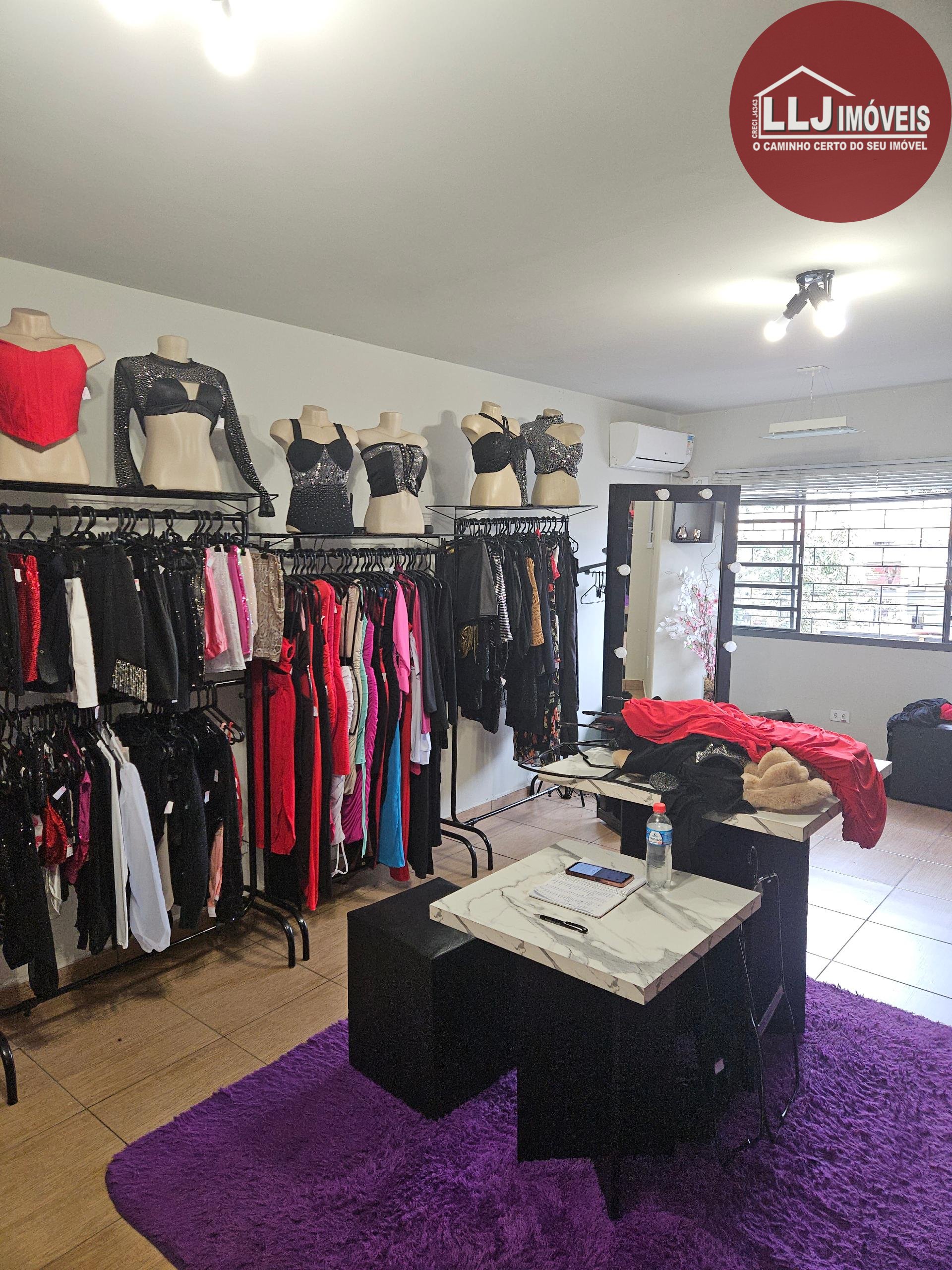 Sala comercial -Novo Mundo- já locada, excelente localização, ...