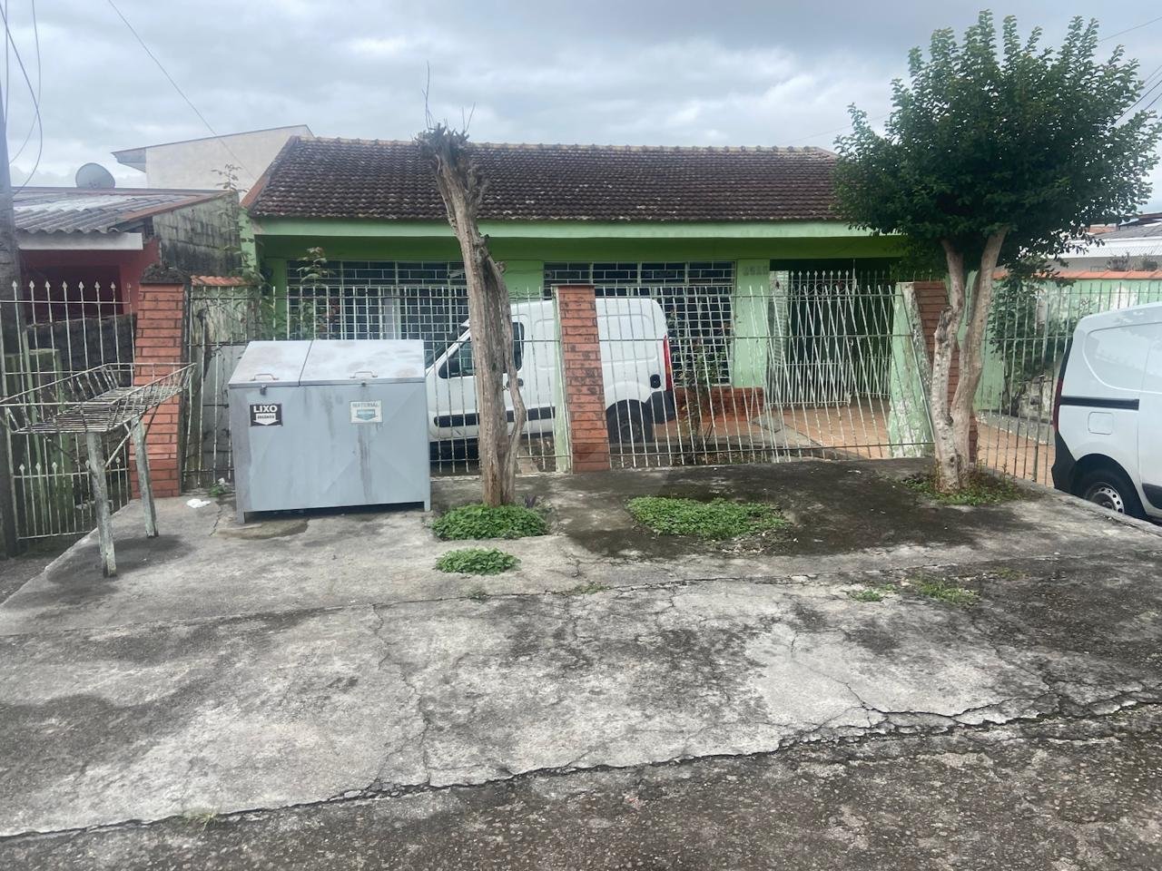 Terreno 500m   10x50 , 1 casa   4 kitinetes, excelente investimento locação,