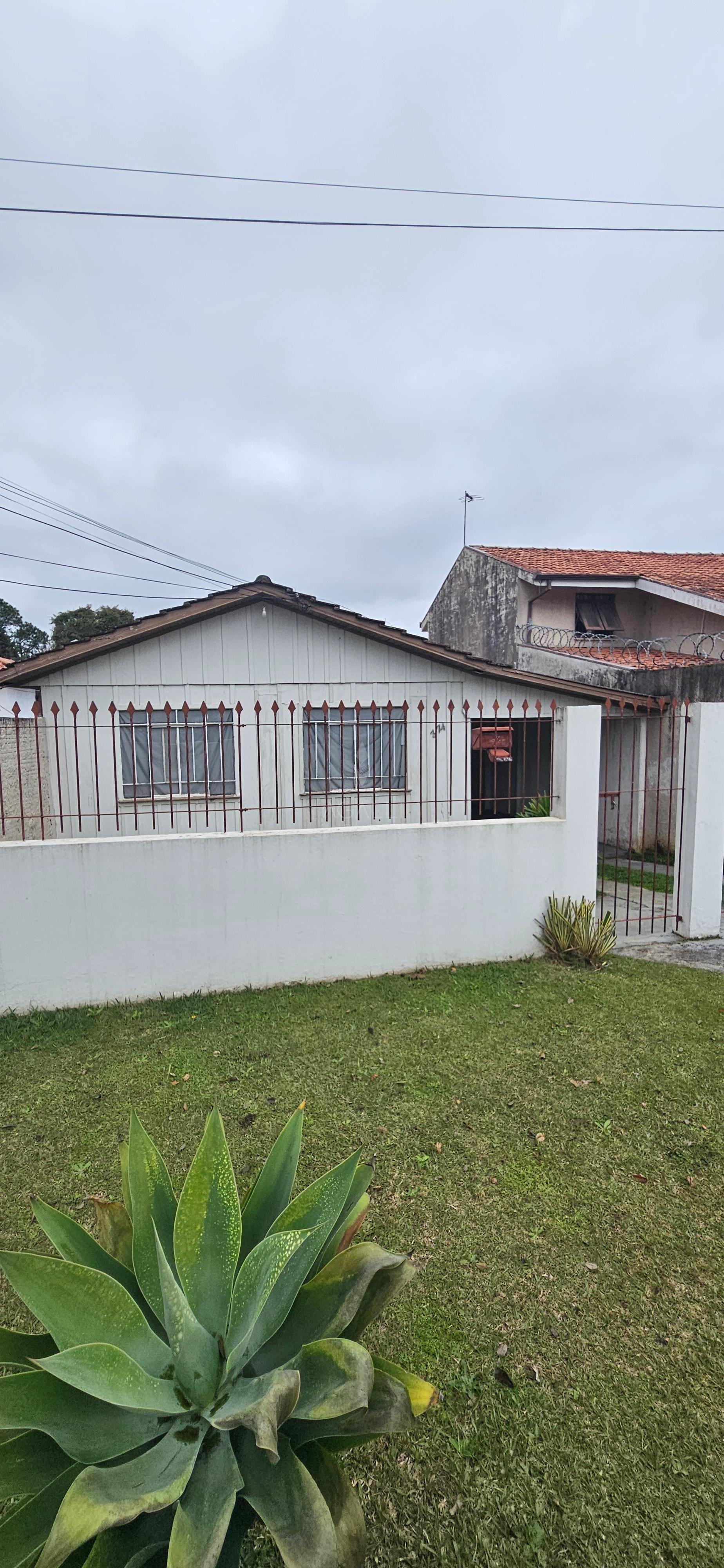 Casa locação Bairro Alto, 02 quartos, madeira, 01 vaga R  1400...
