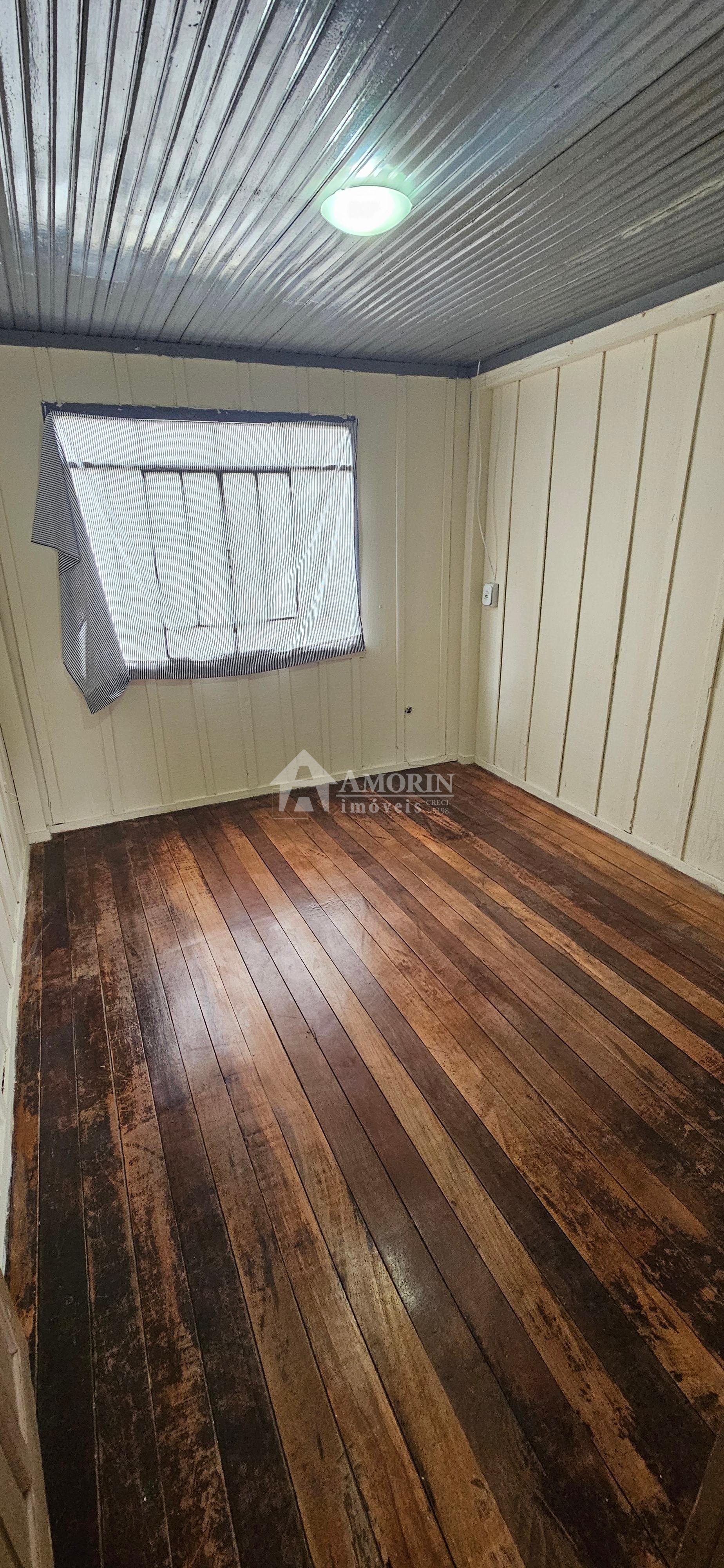 Casa locação Bairro Alto, 02 quartos, madeira, 01 vaga R  1400...