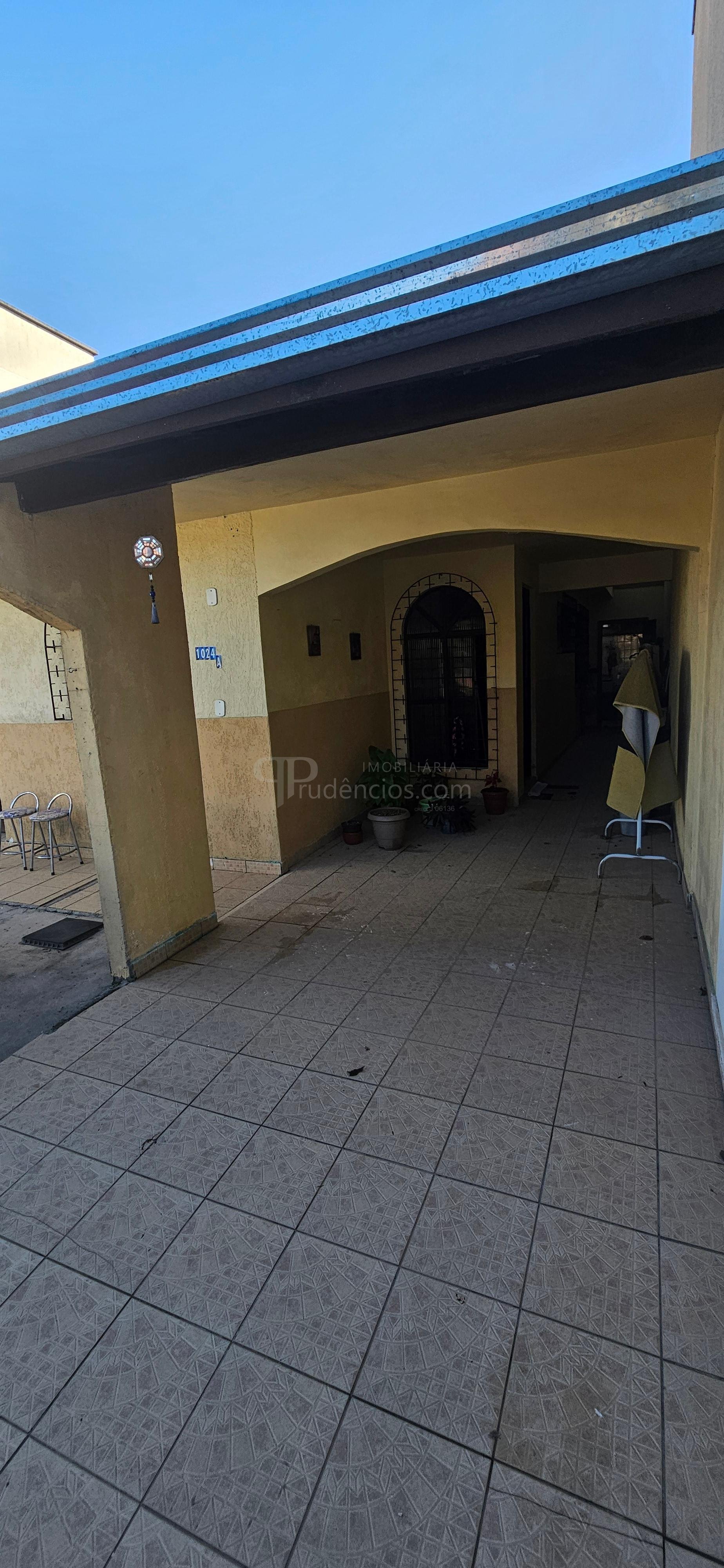 Casa Bairro Alto - 77 m2, averbada, frente para rua, 150 mts d...