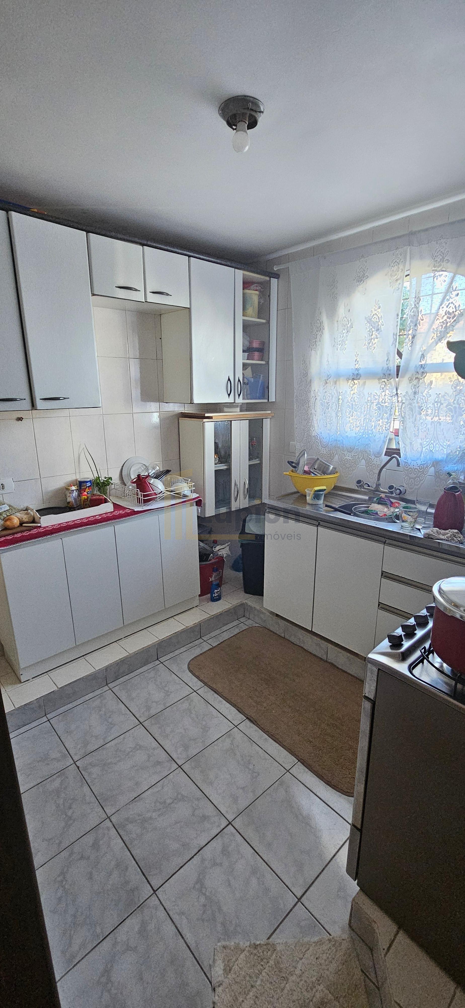 Casa Bairro Alto - 77 m2, averbada, frente para rua, 150 mts d...