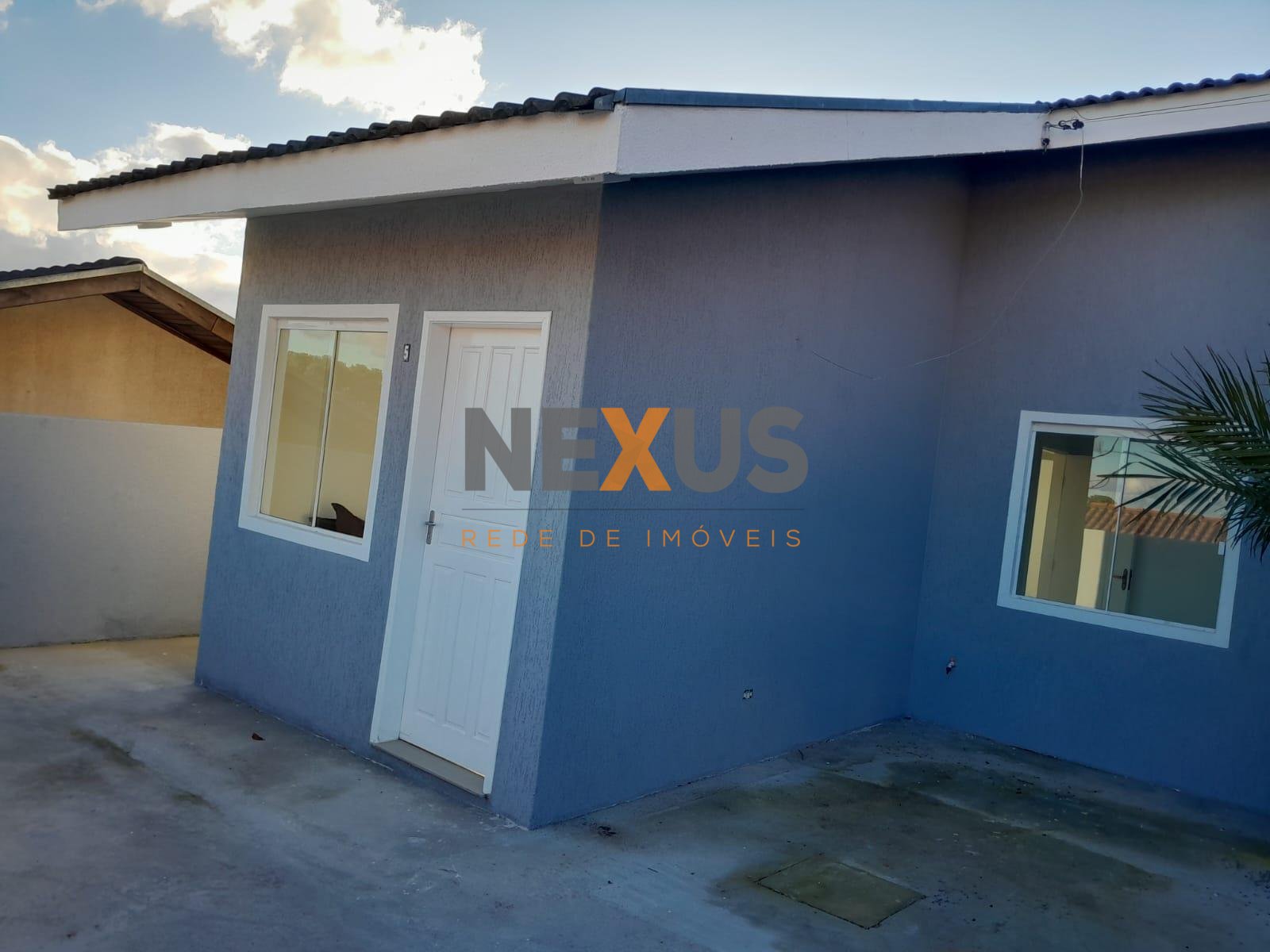 VENDE CASA EM CONDOMÍNIO FECHADO NO PARQUE DO EMBU SEMI-MOBILI...