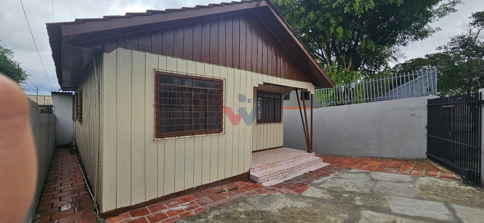 Bairro Xaxim-locação, terreno com 2 casas, 1 mista e 01 alvena...