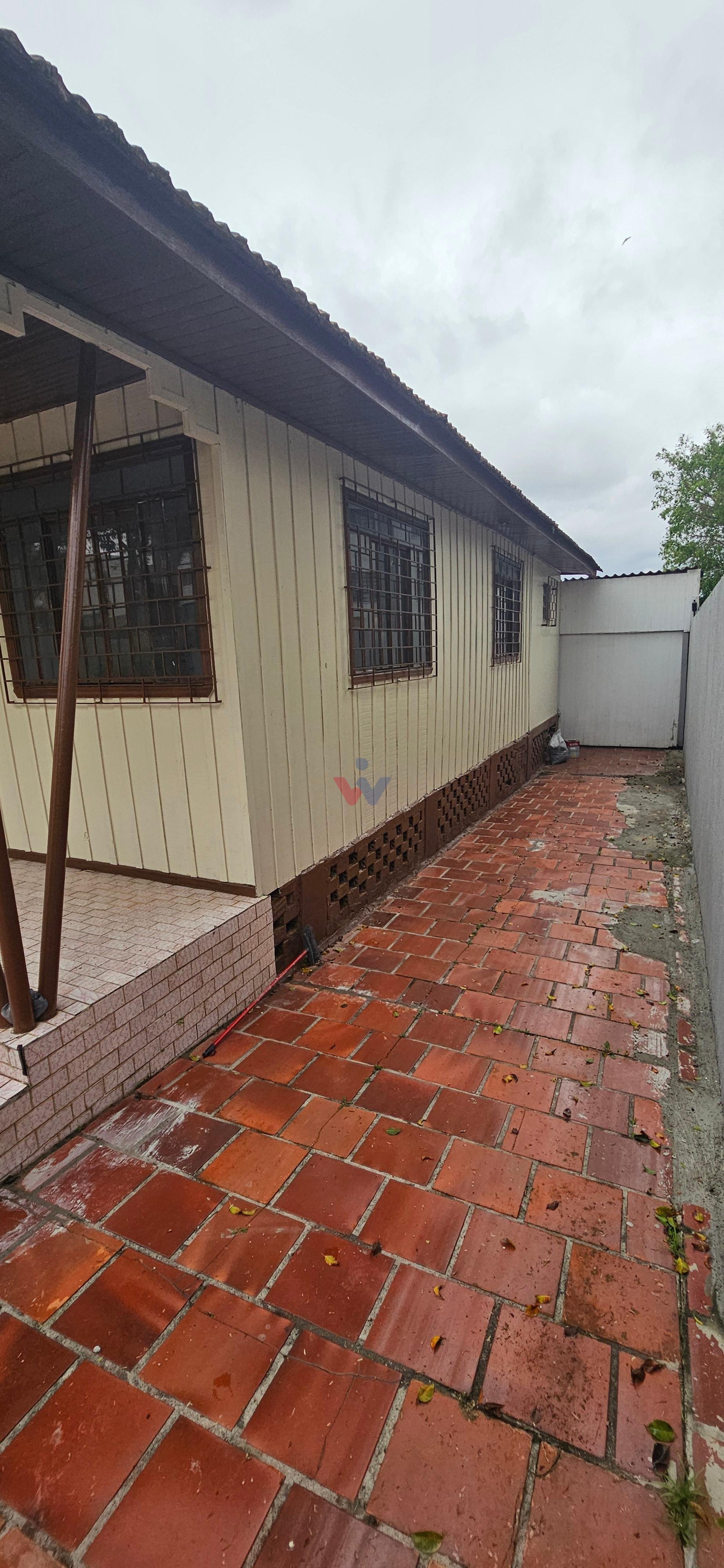 Bairro Xaxim-locação, terreno com 2 casas, 1 mista e 01 alvena...