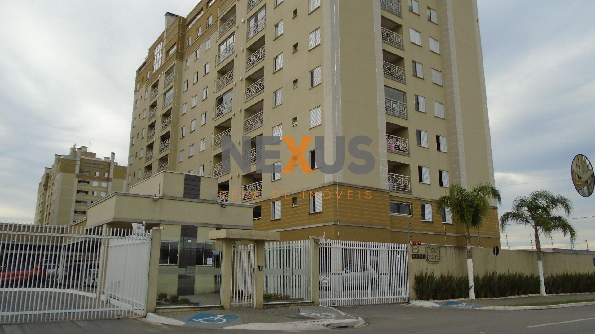 Apto Pinhais- mobiliado, 02 qtos, sacada, 01 vaga R 395 mil