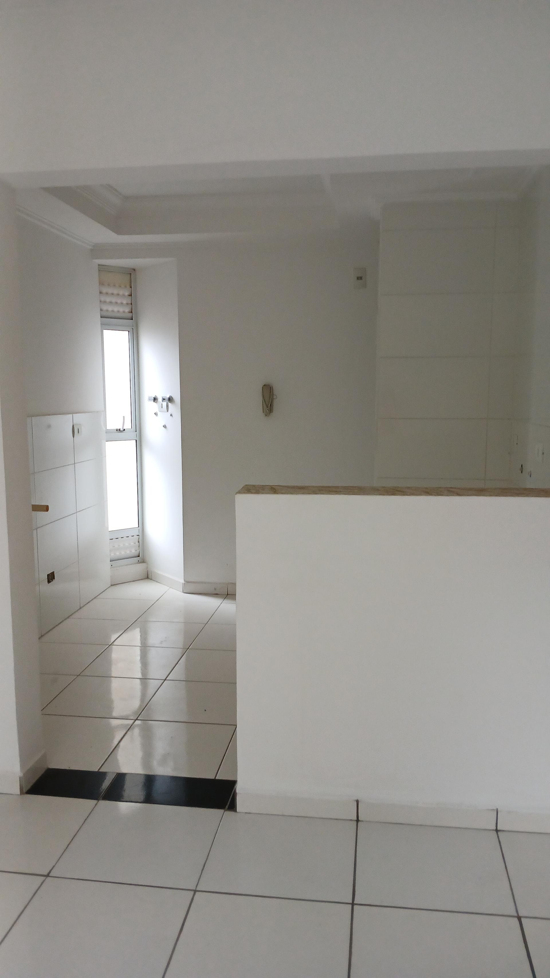 Apartamento, 02 dormitórios, no Santa Cândida