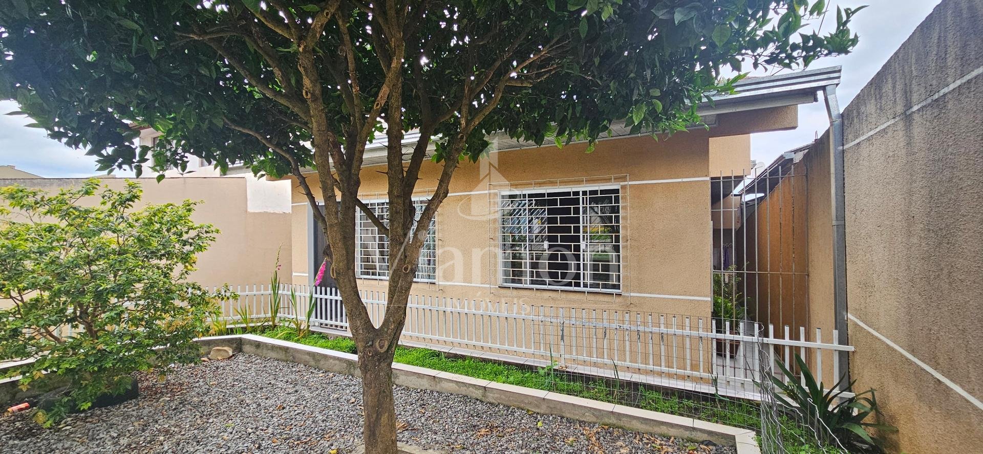 Bairro Alto- Terreno 500 m2,4 casas construídas 200 m2, estuda...