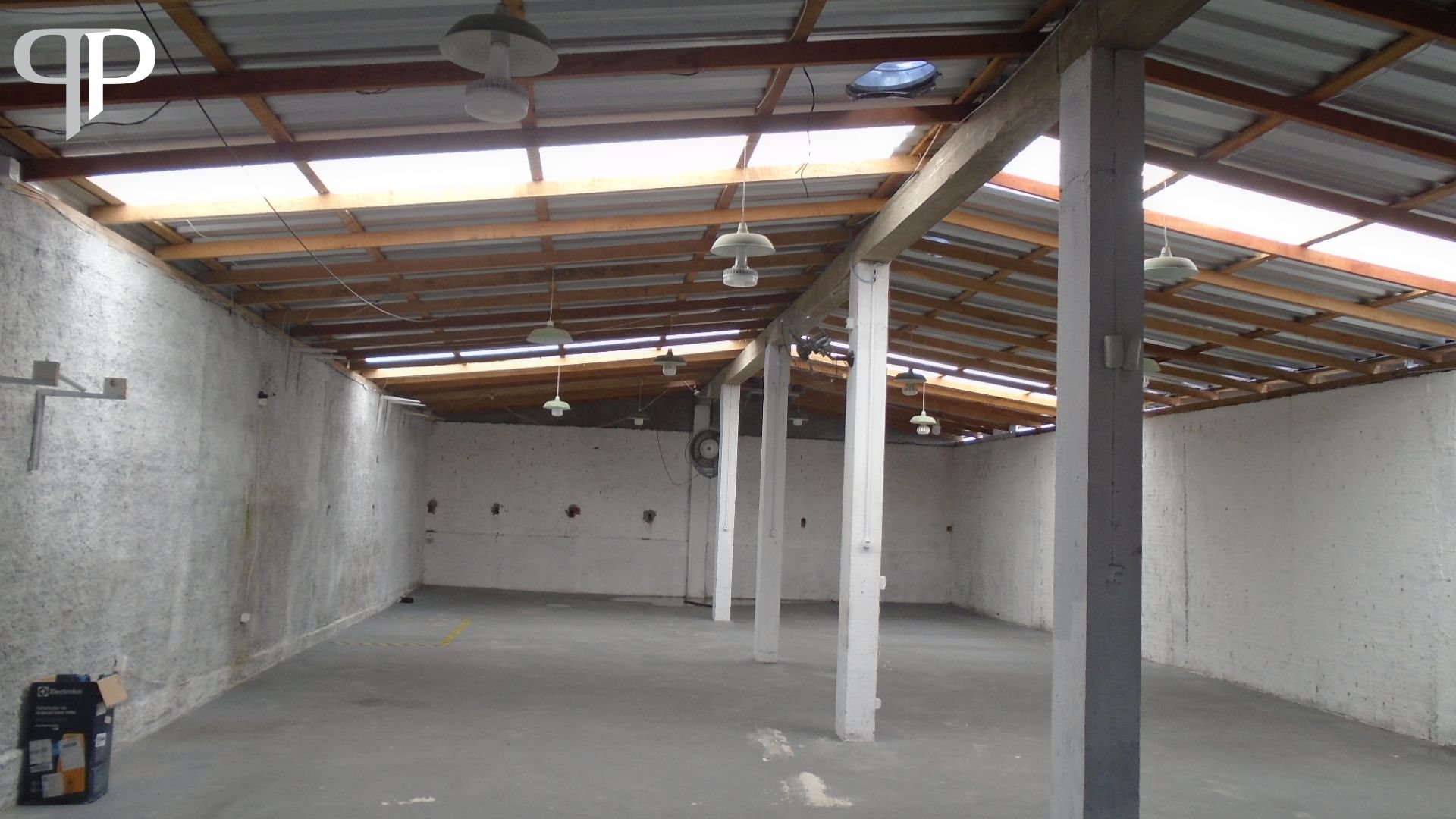 Excelente barracão 380m2, terreno 500 m2, regiao alta R  750 m...