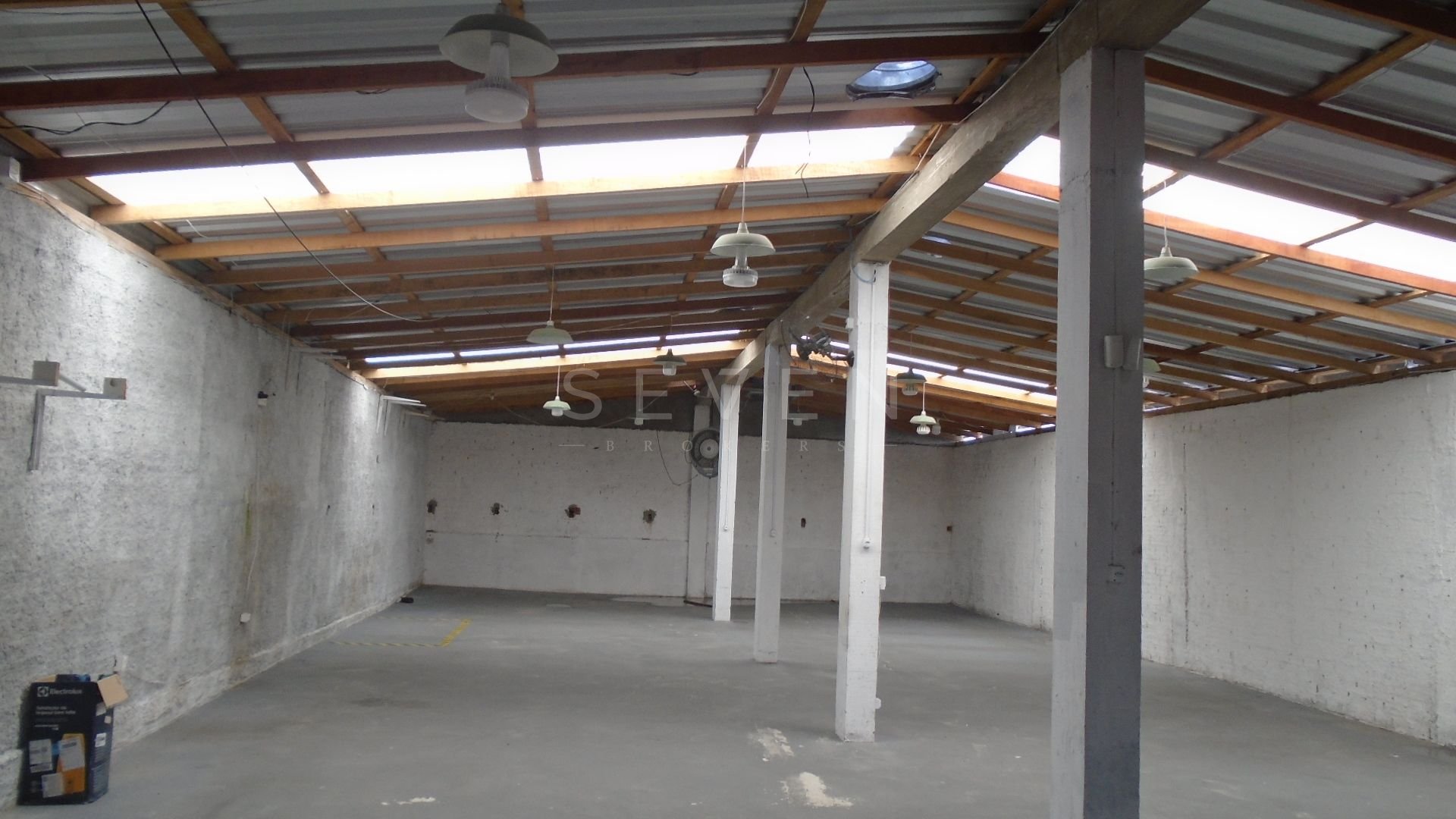 Excelente barracão 380m2, terreno 500 m2, regiao alta R  750 m...