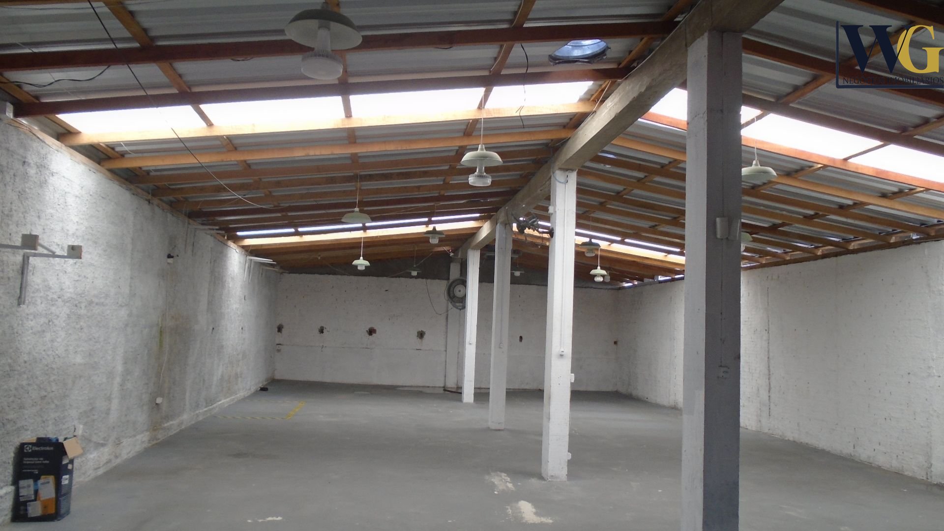 Excelente barracão 380m2, terreno 500 m2, regiao alta R  750 m...