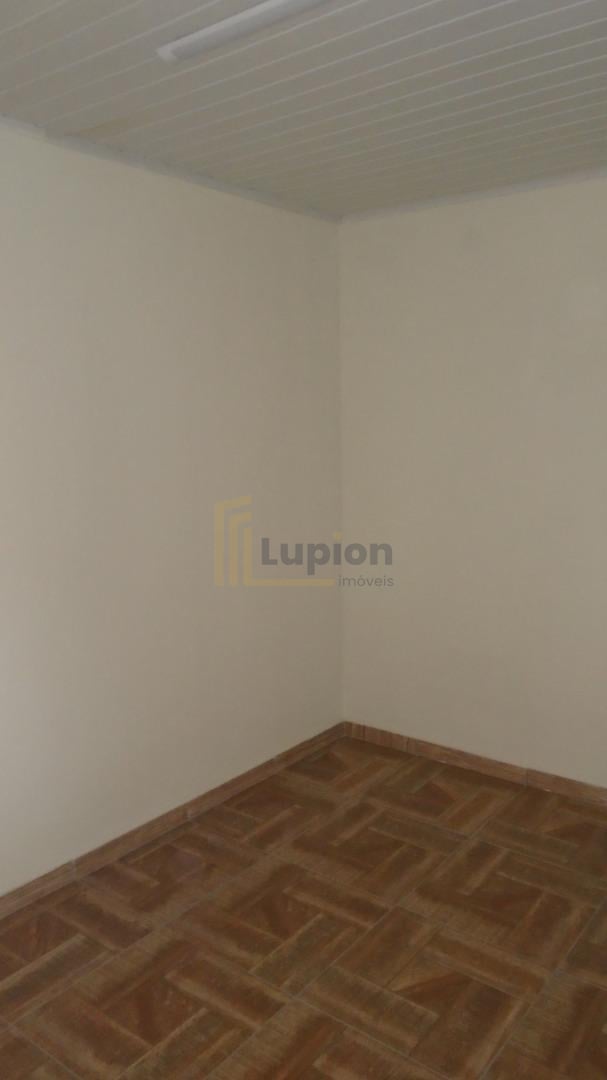 Casa térrea 80 m , 03 qtos, 02 vagas, terreno  fundos, prox. C...