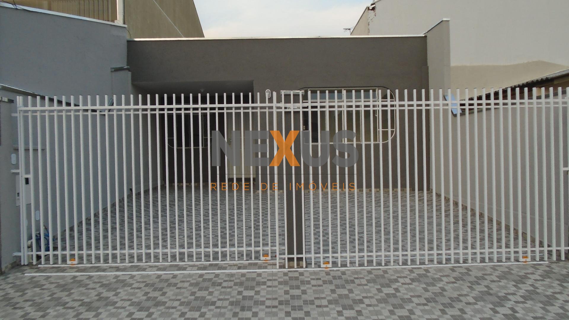 Casa térrea 80 m , 03 qtos, 02 vagas, terreno  fundos, prox. C...