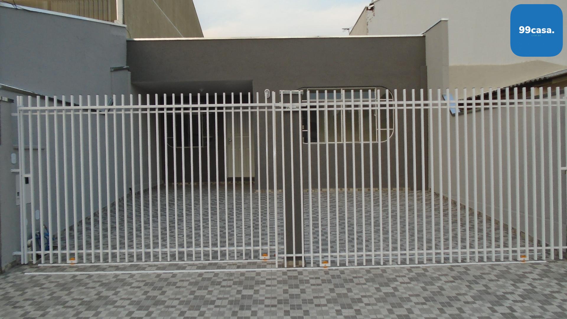 Casa térrea 80 m , 03 qtos, 02 vagas, terreno  fundos, prox. C...