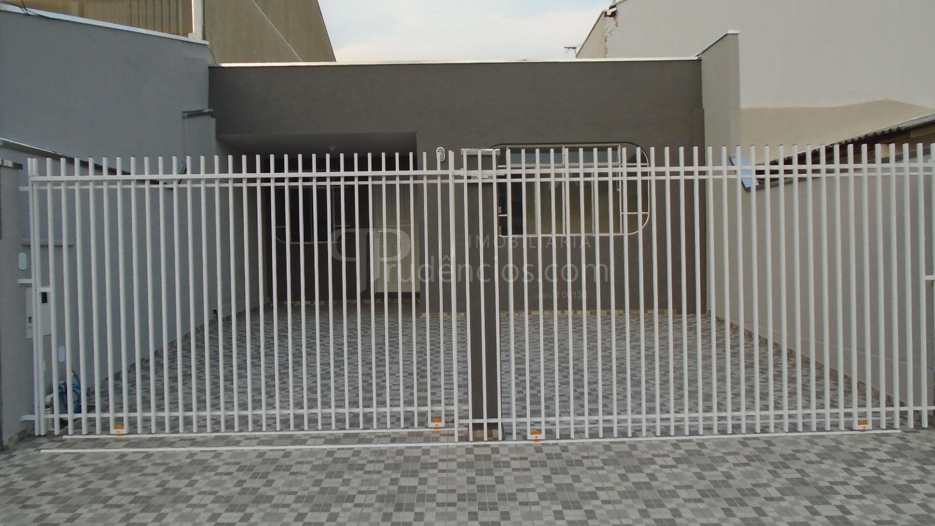 Casa térrea 80 m , 03 qtos, 02 vagas, terreno  fundos, prox. C...