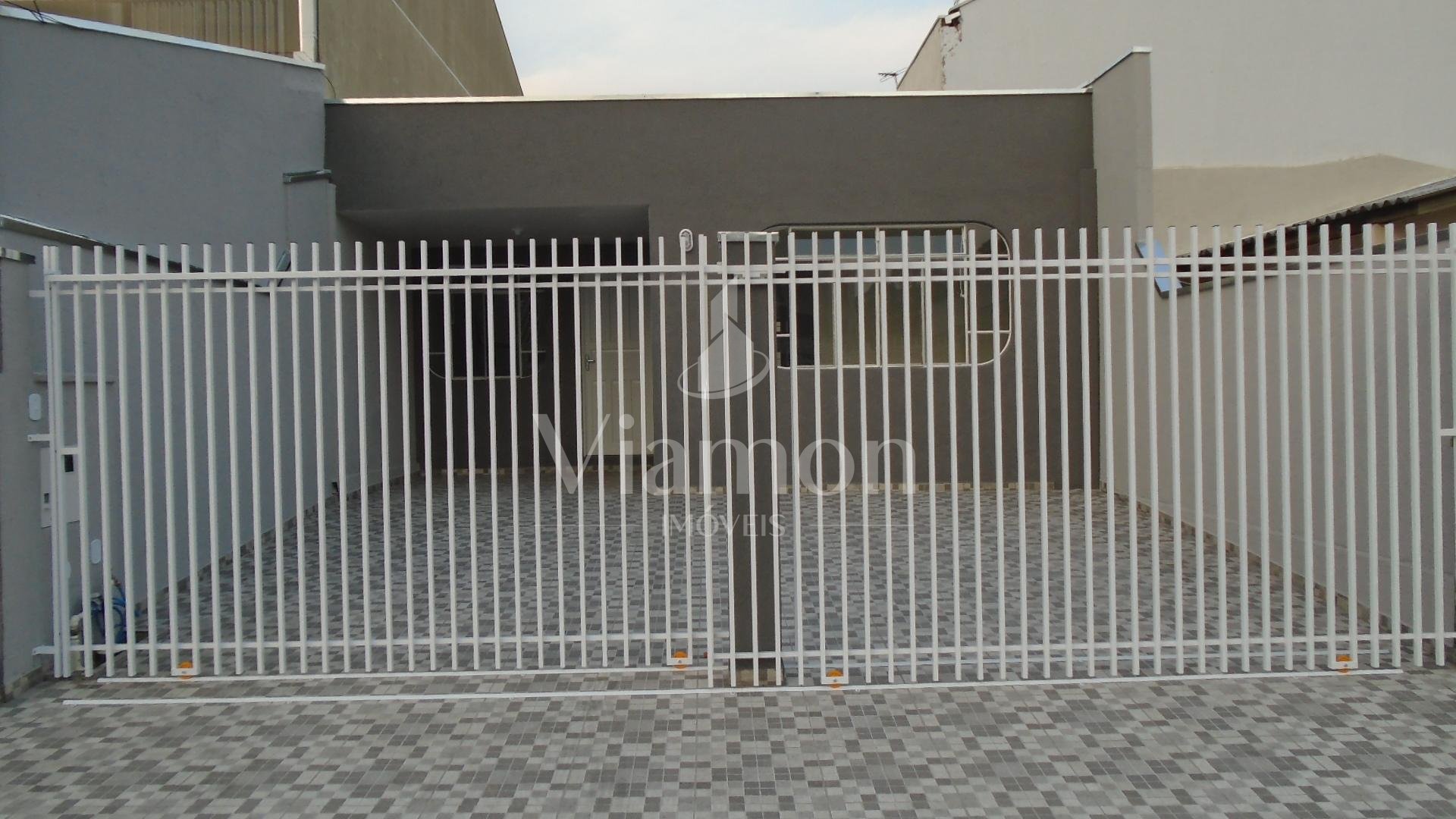 Casa térrea 80 m , 03 qtos, 02 vagas, terreno  fundos, prox. C...