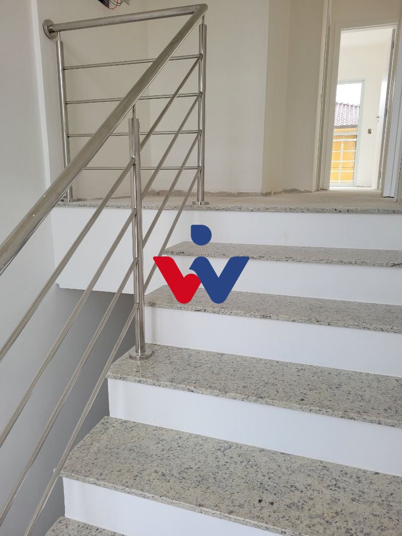 Sobrado novo, 106 m2, 3 qtos ste , 02 vagas, terreno nos fundo...