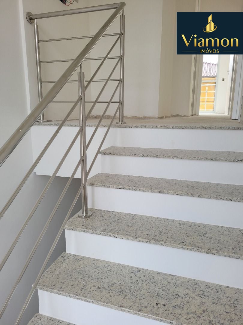 Sobrado novo, 106 m2, 3 qtos ste , 02 vagas, terreno nos fundo...