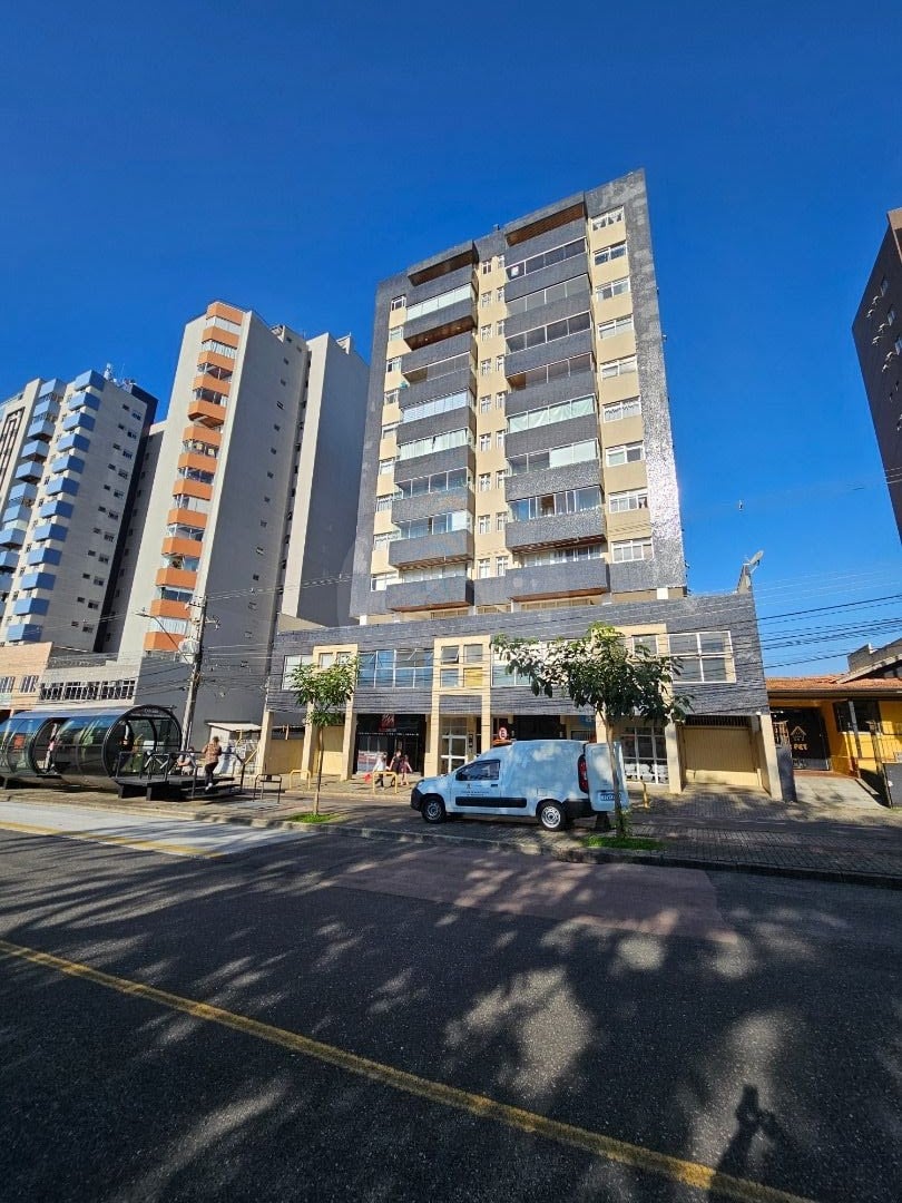 Apto 67 m , térreo, semi-mobiliado, 01 vaga coberta, sacada com churrasqueira - Bairro Bacacheri