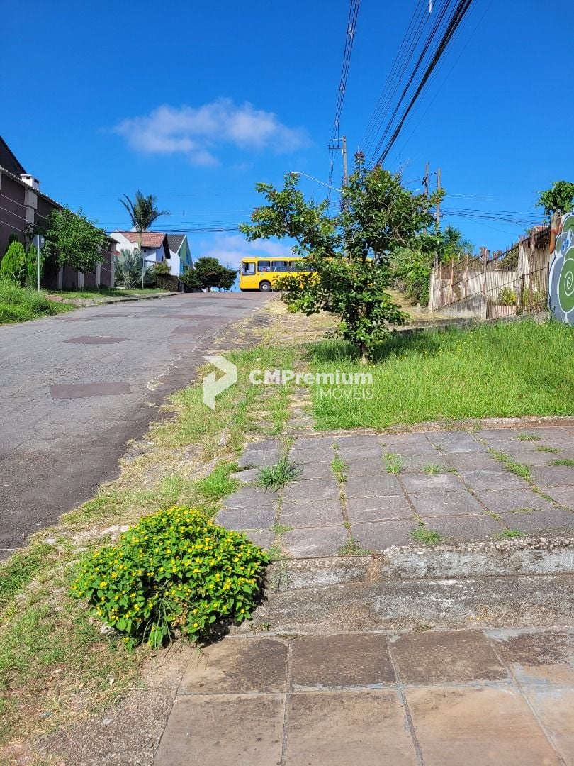 Terreno 500 m2, com 2 casas com 03 qtos cada, total 280m2 cons...