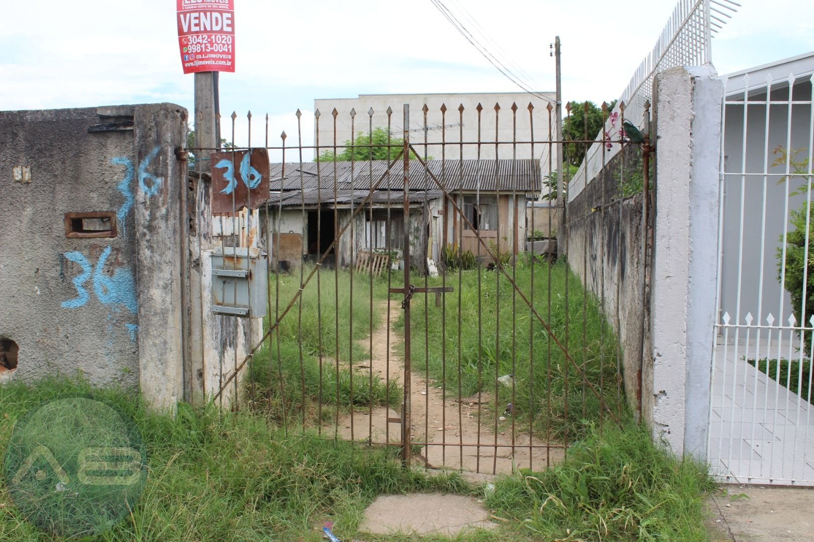 Terreno Guabirotuba - 408 m2- ZR-2, plano, murado, 50 mts da r...