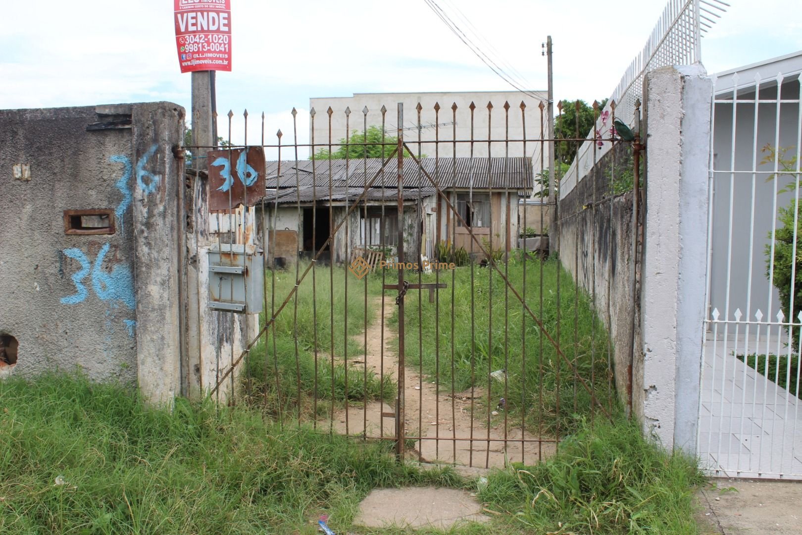 Terreno Guabirotuba - 408 m2- ZR-2, plano, murado, 50 mts da r...