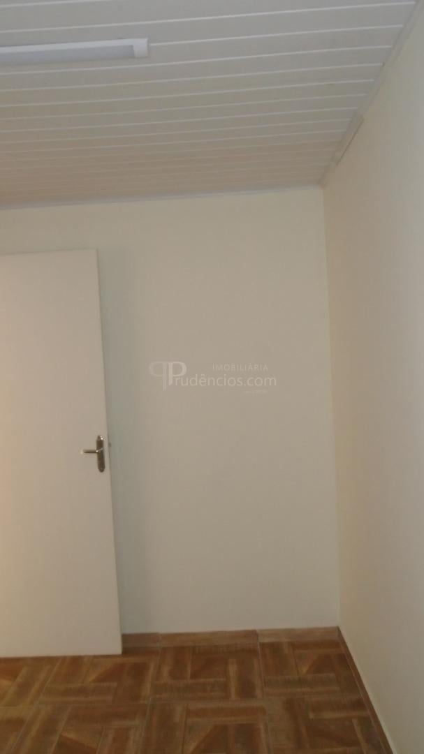 Casa térrea 80 m , 03 qtos, 02 vagas, terreno  fundos, prox. C...
