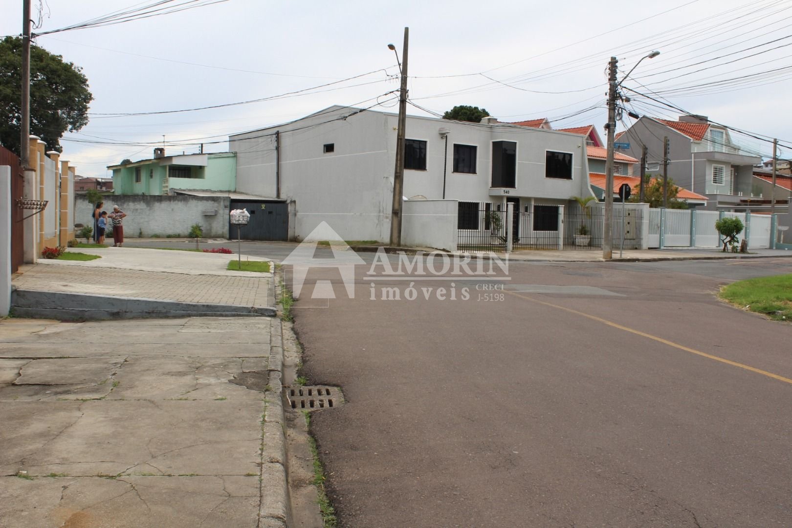 Terreno Guabirotuba - 408 m2- ZR-2, plano, murado, 50 mts da r...
