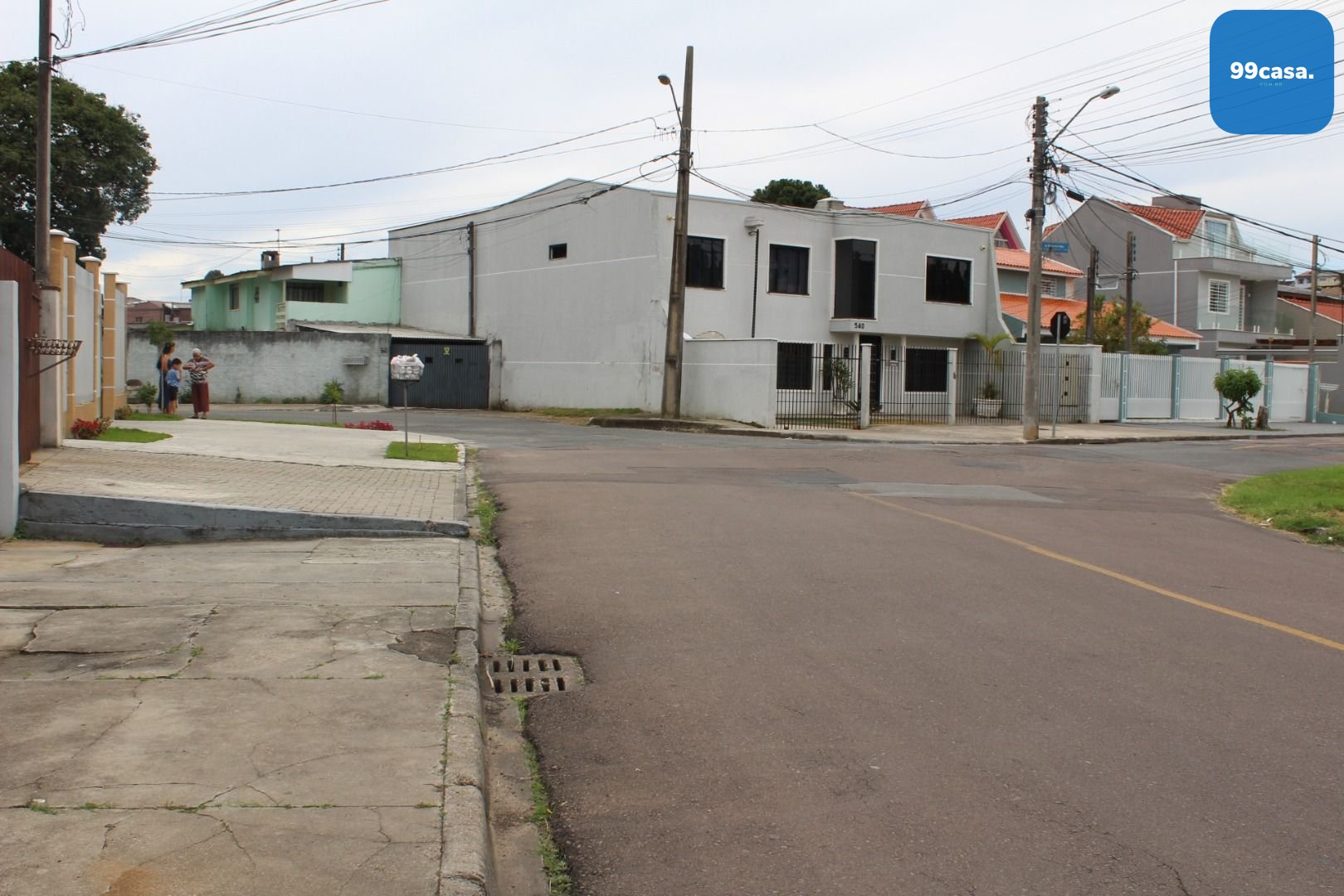 Terreno Guabirotuba - 408 m2- ZR-2, plano, murado, 50 mts da r...